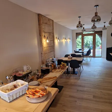 Domaine De Saint Jacques Devant Bruyères