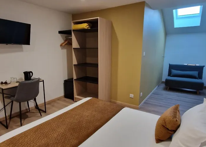 Domaine De Saint Jacques Devant Bruyères